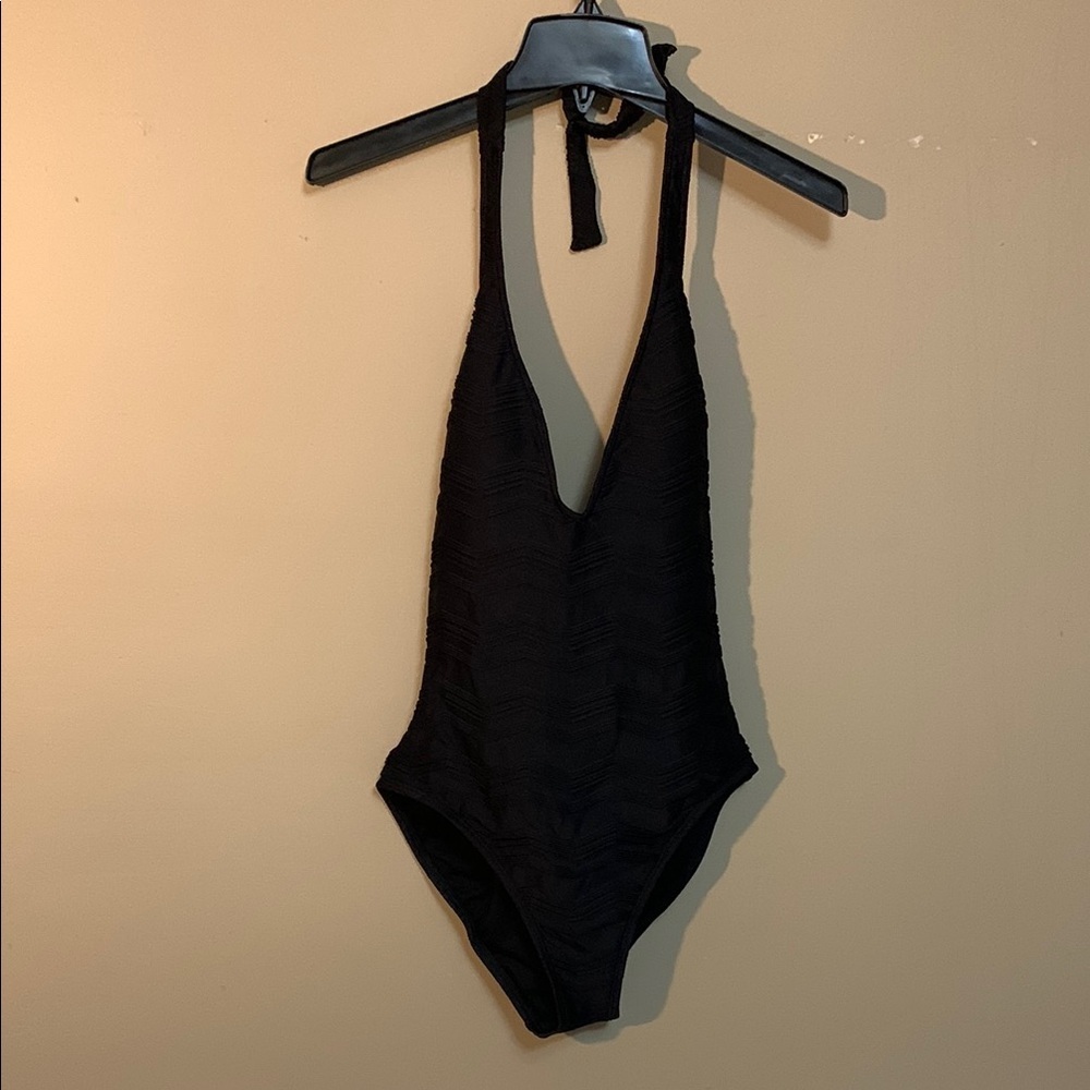 NEW La Blanca Women’s Textured Halter OnePiece Black Swimsuit 12 Beach Vacation